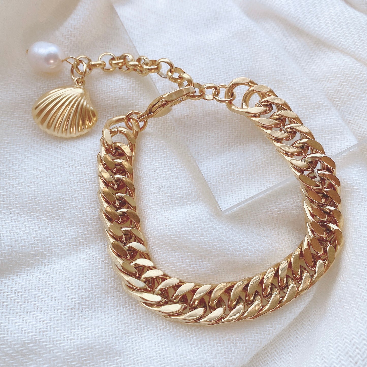 Cuban Bracelet with Gold Shell and Pearl