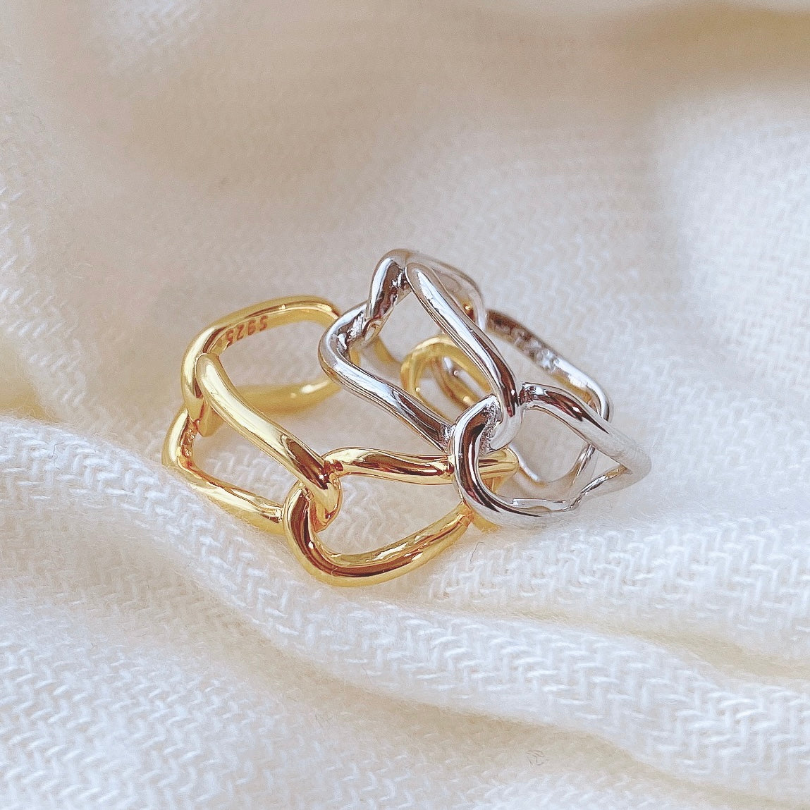 Geometric Twisted Chain Ring